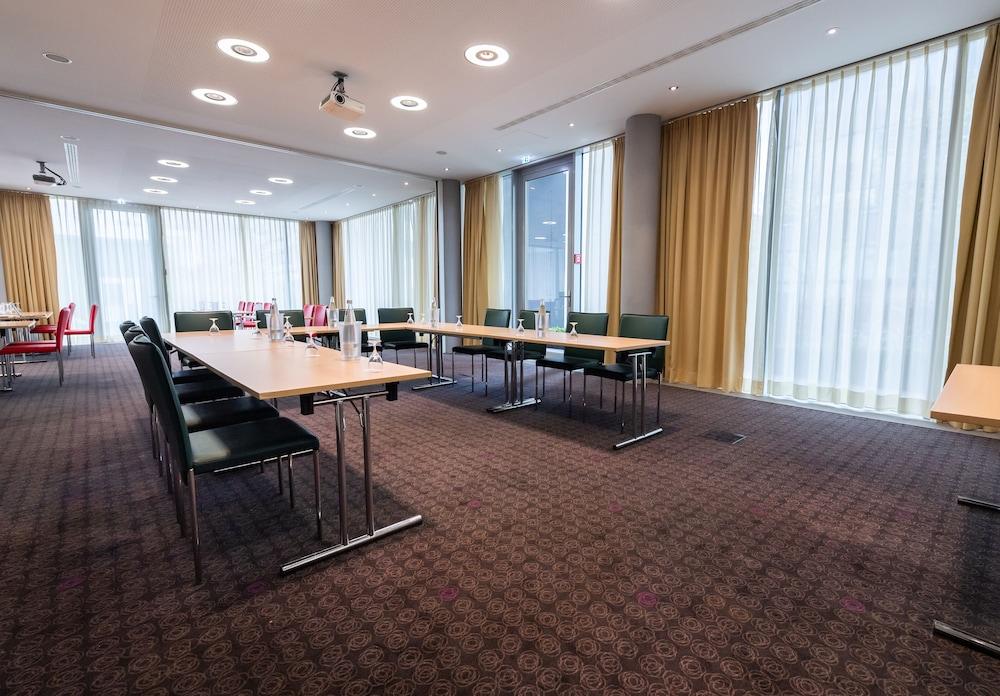 فندق Doubletree By Hilton Frankfurt Niederrad فرانكفورت المظهر الخارجي الصورة