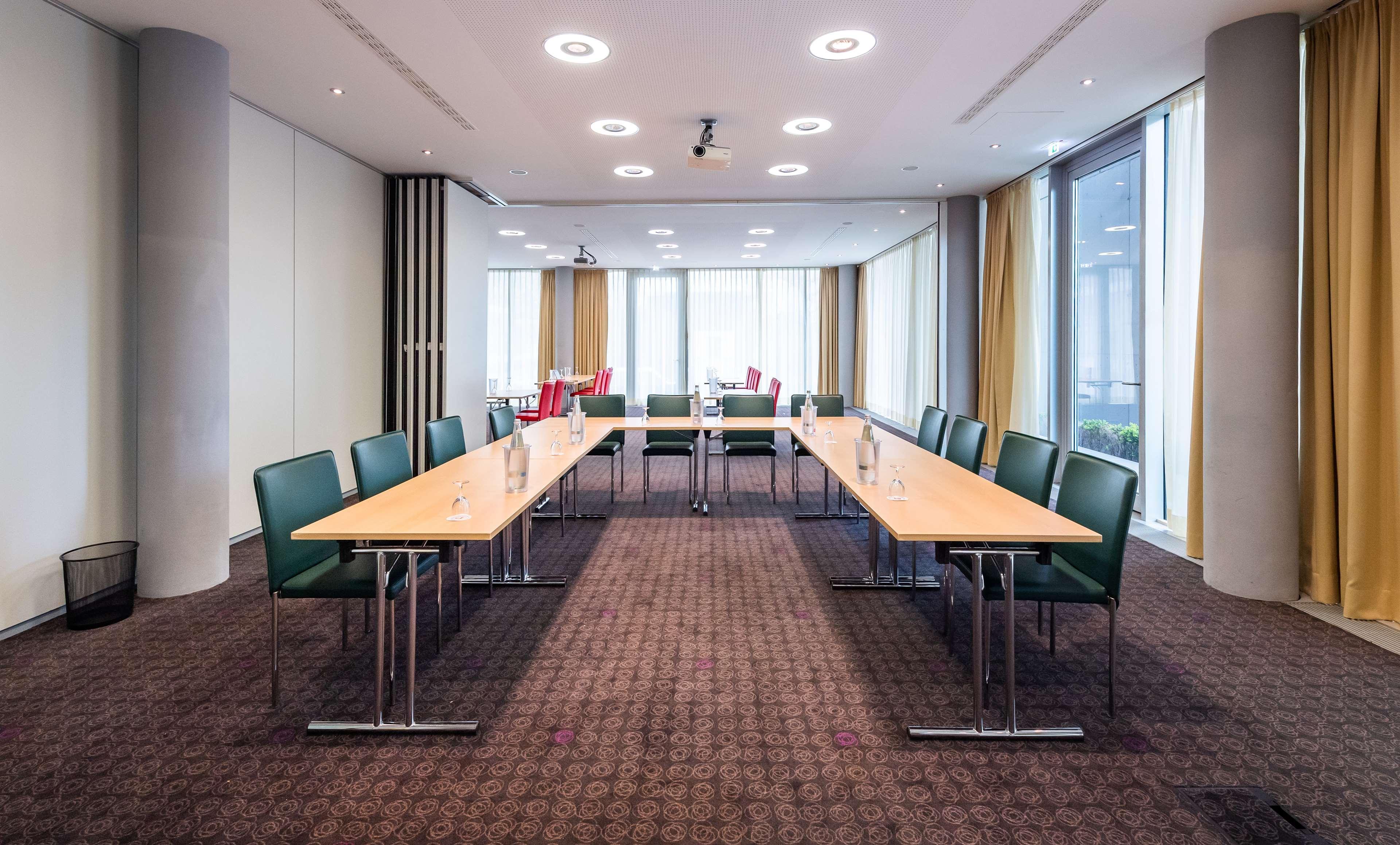 فندق Doubletree By Hilton Frankfurt Niederrad فرانكفورت المظهر الخارجي الصورة