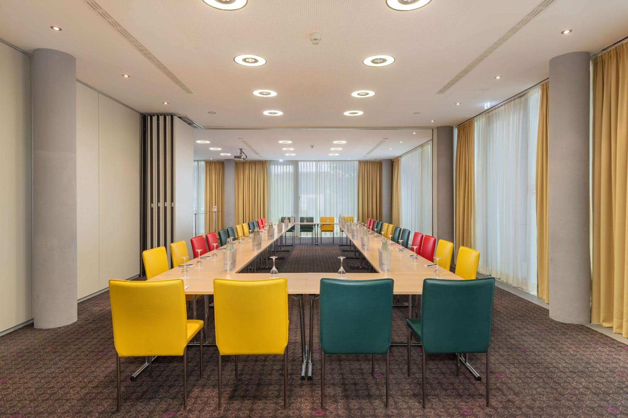 فندق Doubletree By Hilton Frankfurt Niederrad فرانكفورت المظهر الخارجي الصورة