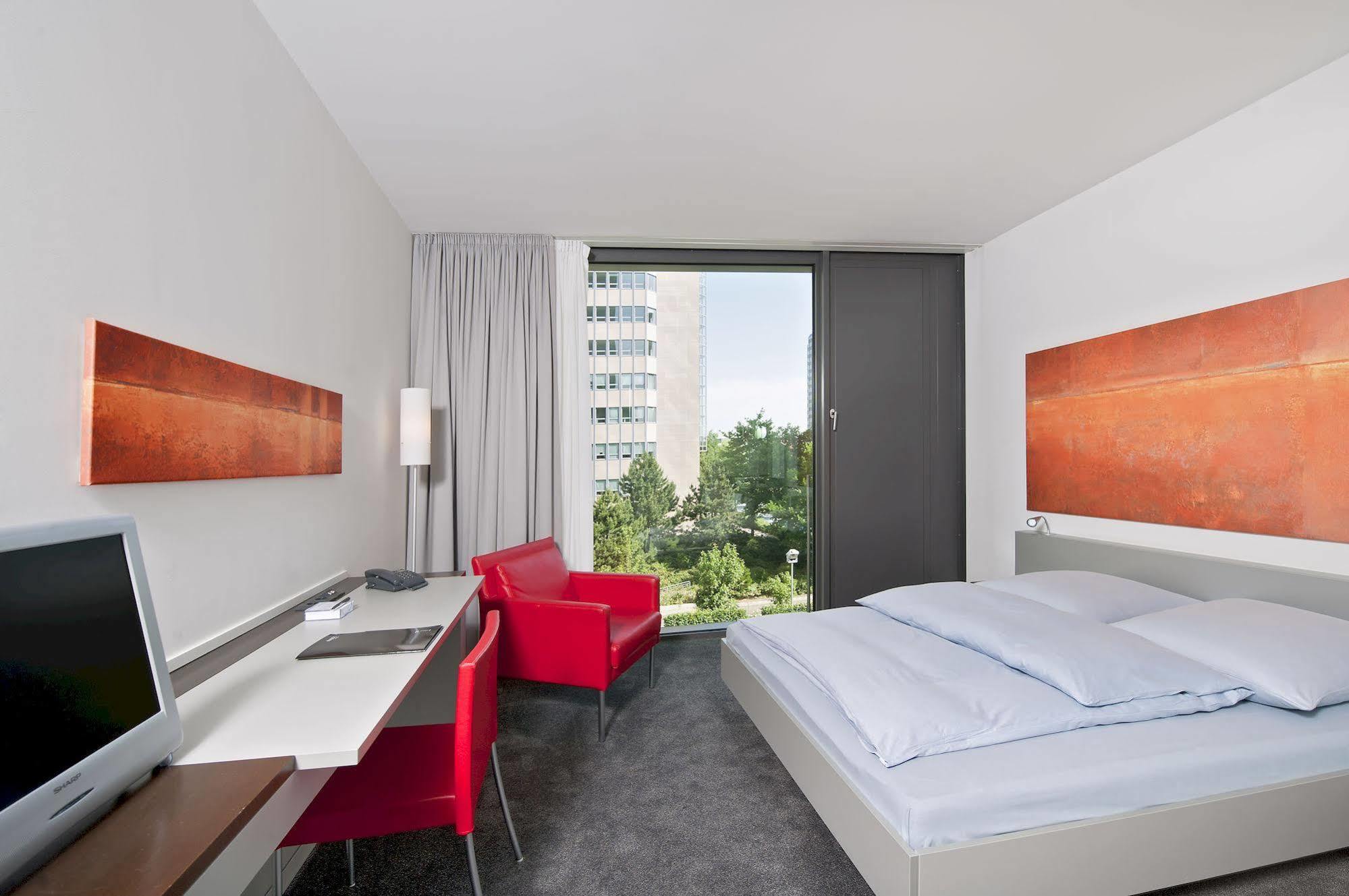فندق Doubletree By Hilton Frankfurt Niederrad فرانكفورت المظهر الخارجي الصورة